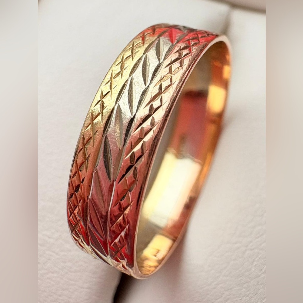 Elegant 14k tricolor Italian Gold Band Ring